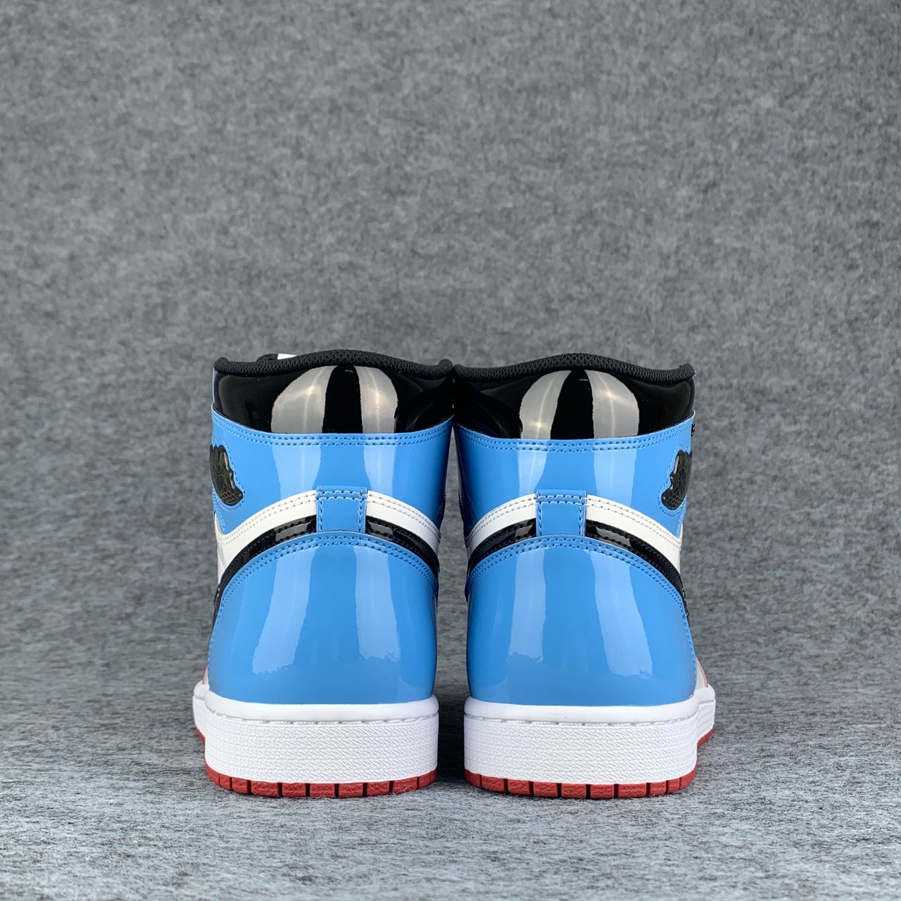 Air Jordan 1 Retro High OG 'Fearless'